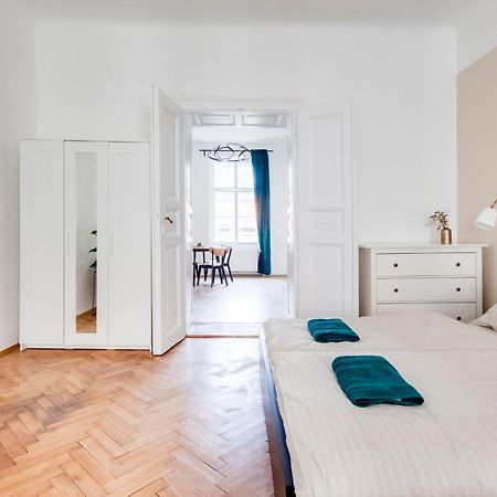 City Center Premium Apartment Прага Экстерьер фото
